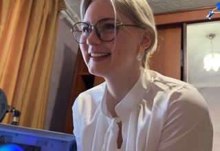 Bị em gái bắt gặp xem phim nóng và cái kết bất ngờ